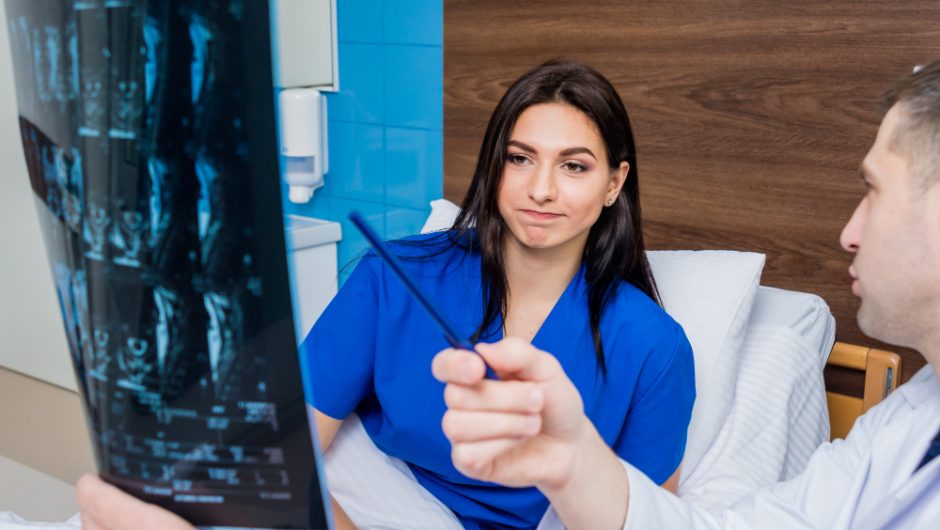 DEXA: Diagnosticarea precisă și neinvazivă a osteoporozei